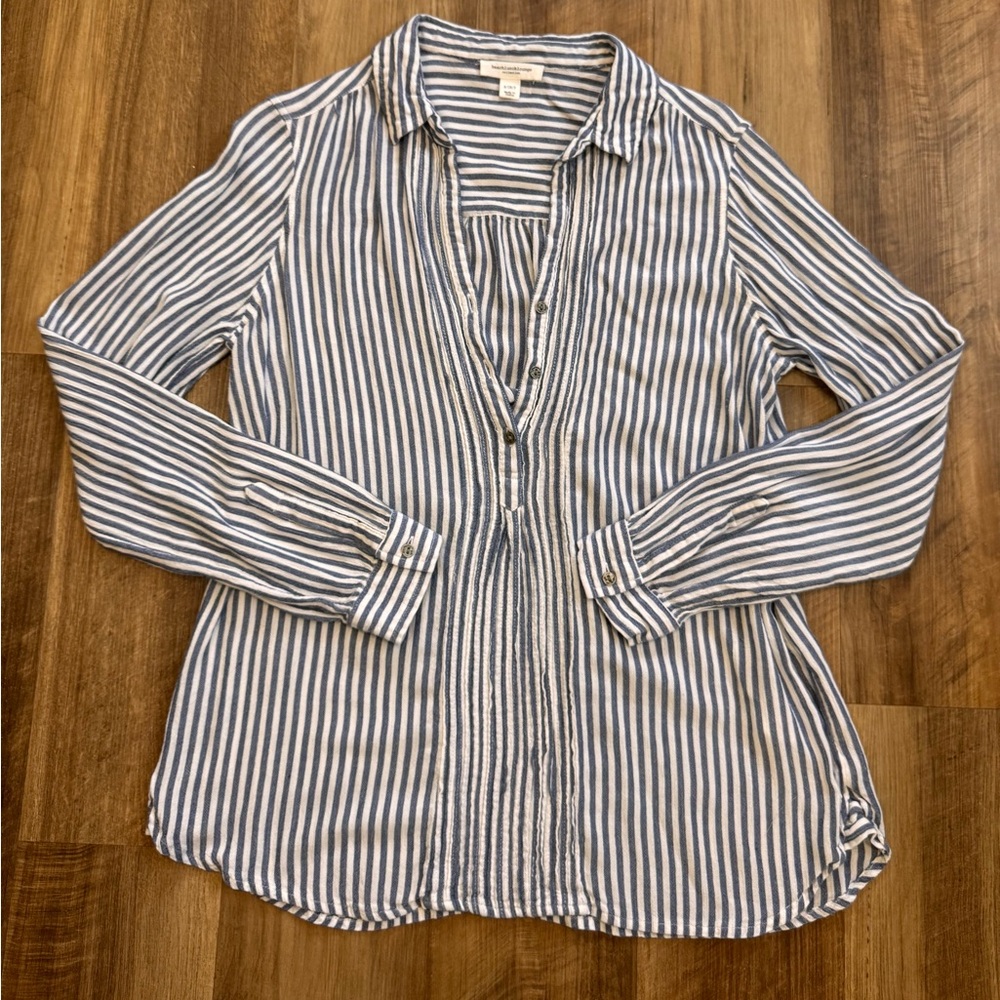 Beach Lunch Lounge Women’s Striped Blue and White Button-Front Shirt, Size S